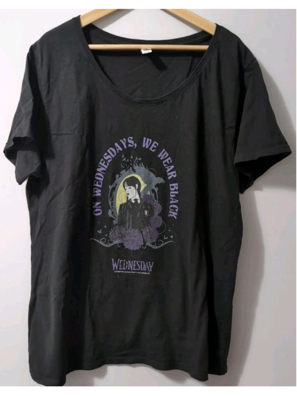 On Wednesdays We Wear Black WEDNESDAY ADAMS T-Shirt Womens 3XL (22/24) Halloween